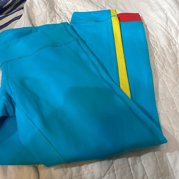 Lululemon 6 Amped Crop Leggings Spry Blue Sizzle Love Red yellow stripe aqua gym - Picture 2 of 5